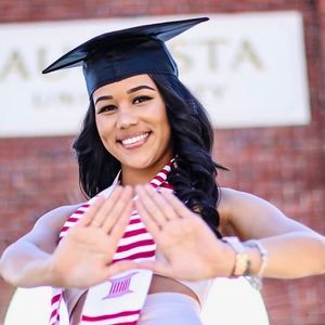 Meet your Posher, Caitlyn